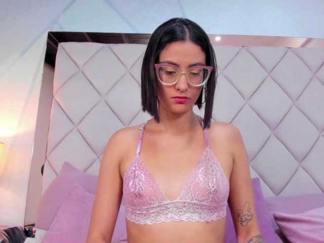 crystalstonee1's BongaCams show and profile