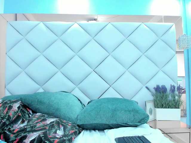 crystalstonee1's BongaCams show and profile