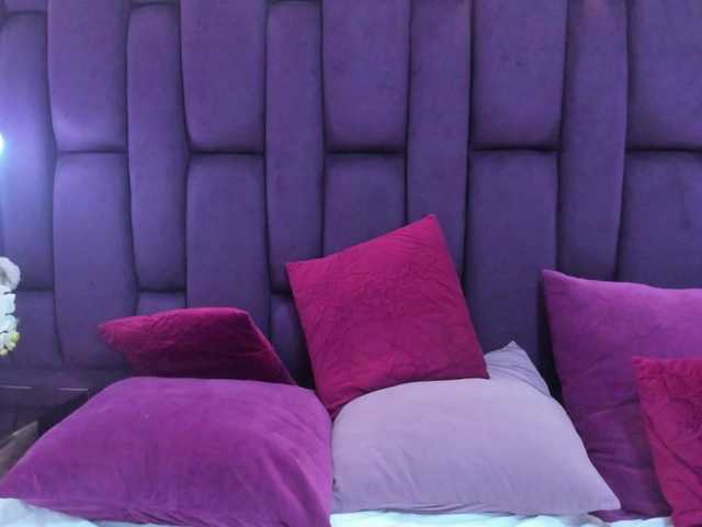 crystalstonee1's BongaCams show and profile