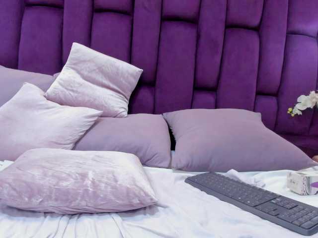 crystalstonee1's BongaCams show and profile