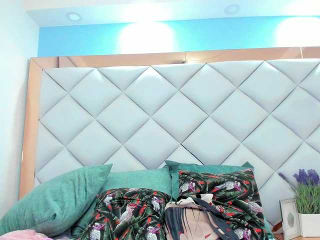 crystalstonee1's BongaCams show and profile