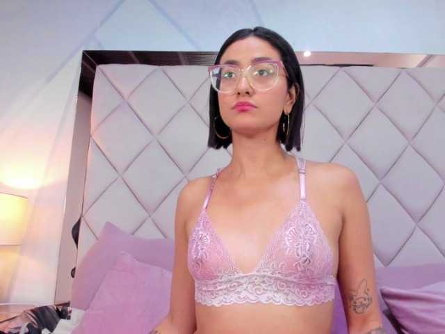 crystalstonee1's BongaCams show and profile