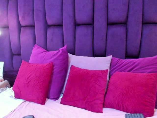 crystalstonee1's BongaCams show and profile