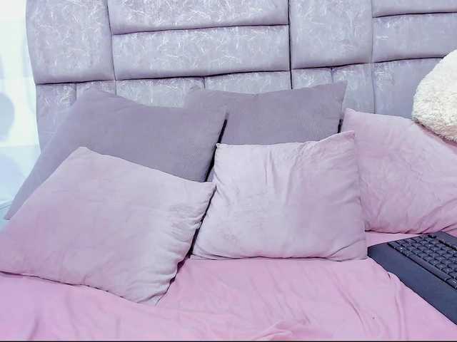 crystalstonee1's BongaCams show and profile