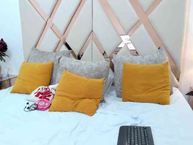 crystalstonee1 webcam