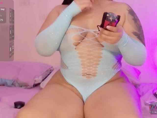Curvyandthick webcam
