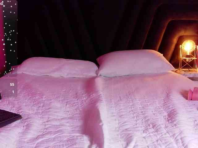 Curvyandthick webcam