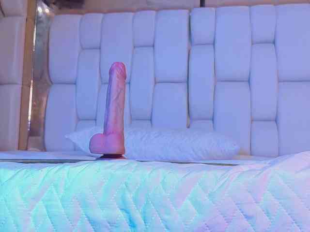 Curvyandthick webcam