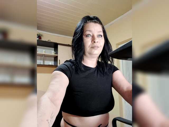 Alliahhot Live Cam on BongaCams