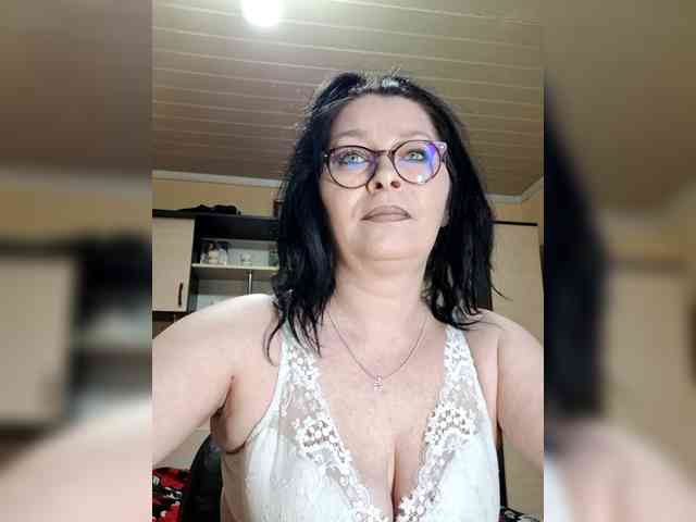 Alliahhot Live Webcam on BongaCams