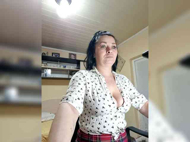 Alliahhot Live Webcam on BongaCams