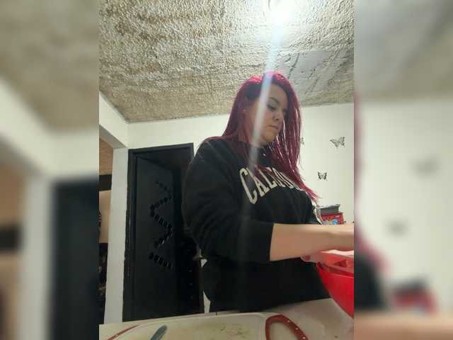 SophiaUniverse's BongaCams show and profile