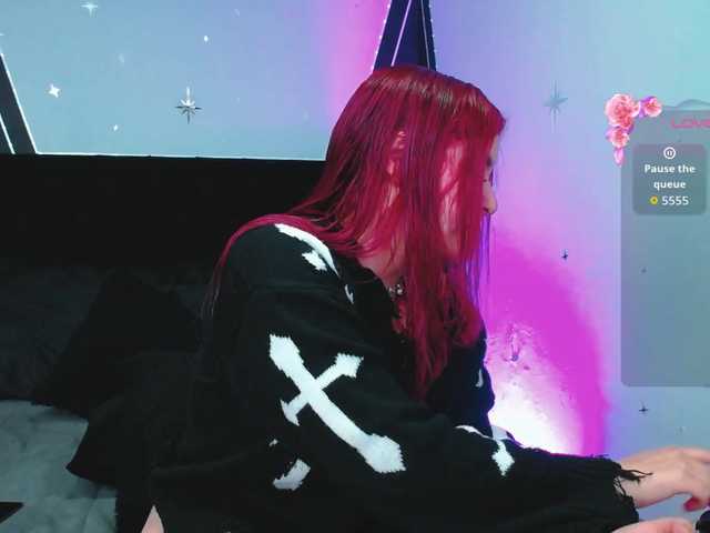 SophiaUniverse's BongaCams show and profile