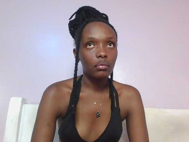 le modèle RealTemptress est en webcam porno dans un show sur le site bongacams, il possède les tags suivants: Ebony,Brunette,Trimmed