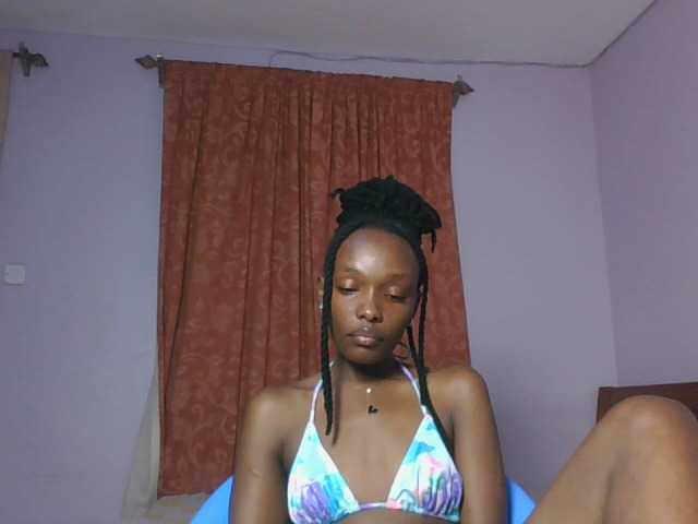 le modèle RealTemptress est en webcam porno dans un show sur le site bongacams, il possède les tags suivants: Ebony,Brunette,Trimmed