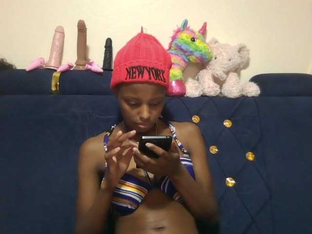 Pixellll's BongaCams show and profile