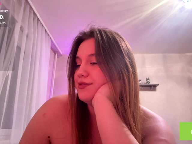 ErminiaCousar's BongaCams show and profile