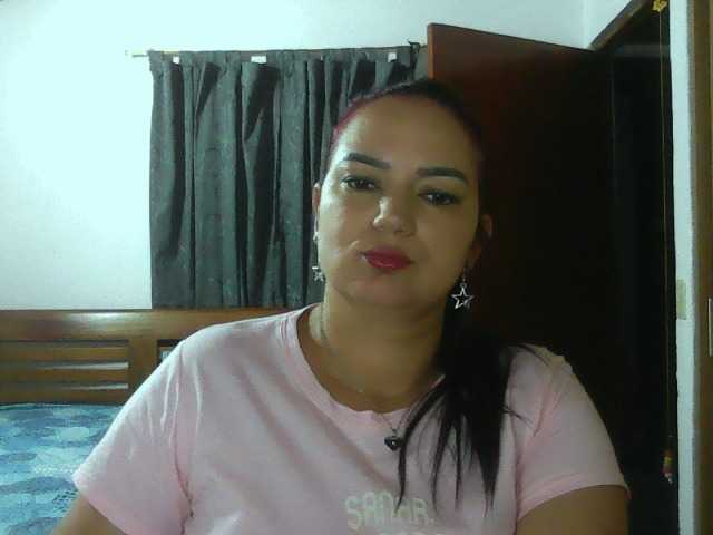 le modèle Ariel-69 est en webcam porno dans un show sur le site bongacams, il possède les tags suivants: Latino/Hispanic,Brunette,Trimmed