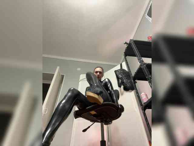 Liv4U-FEMDOM_Goddesssss webcam