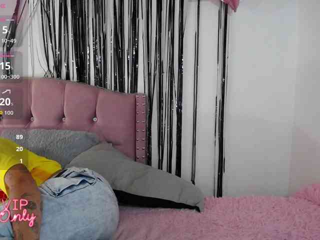 emilycooper Live Webcam on BongaCams