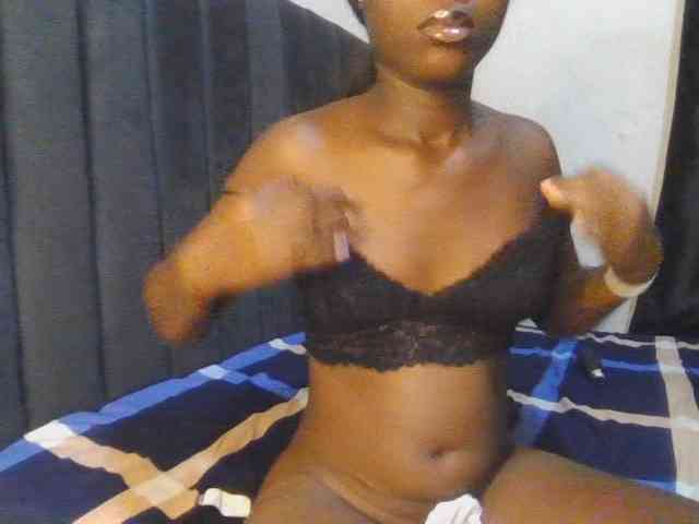 Sexyraya Live Webcam on BongaCams