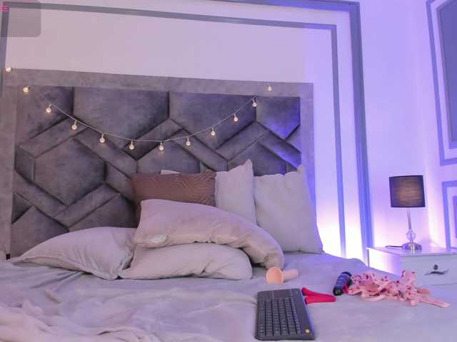 MollyLust1's BongaCams show and profile