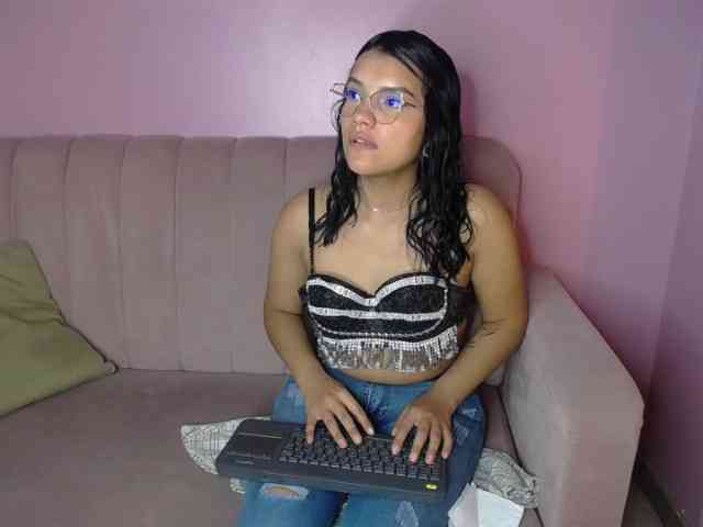 Antonella-Skyy webcam