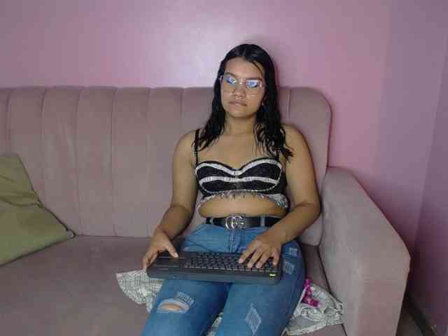 Antonella-Skyy webcam