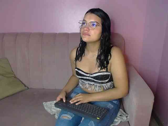 Antonella-Skyy webcam