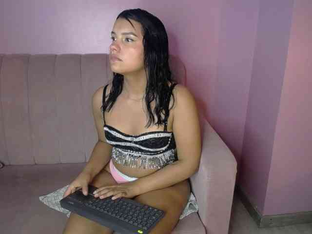 Antonella-Skyy webcam