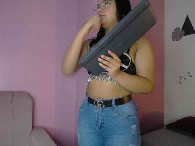 Antonella-Skyy webcam