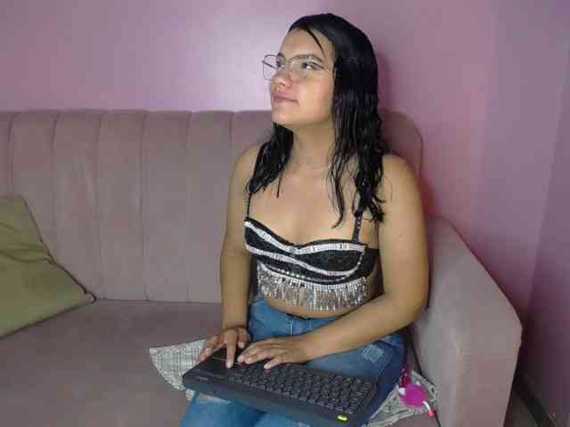 Antonella-Skyy webcam