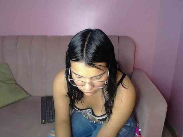 Antonella-Skyy webcam