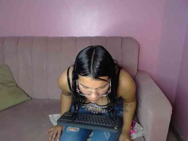 Antonella-Skyy webcam