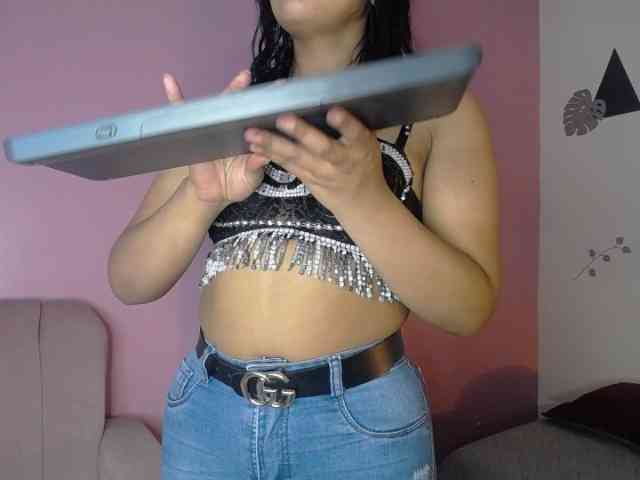 Antonella-Skyy webcam