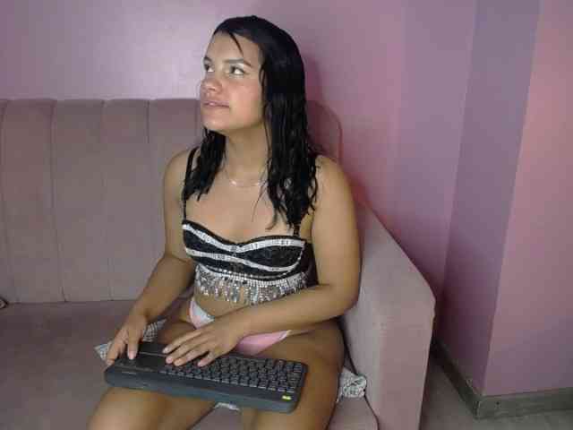 Antonella-Skyy webcam