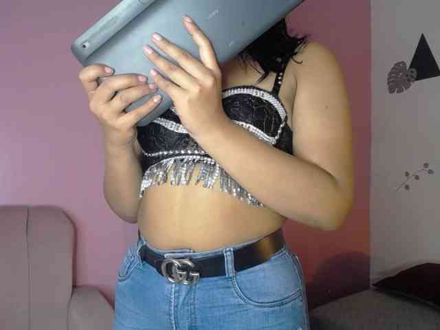 Antonella-Skyy webcam