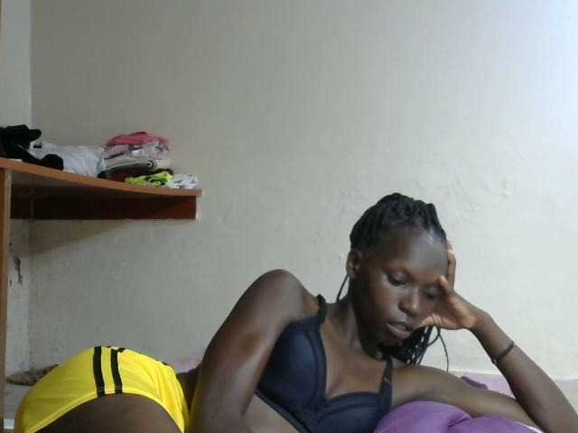 PrettyOne1 webcam bongacams model stream image