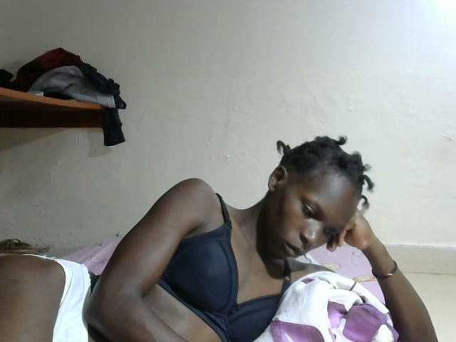 PrettyOne1 webcam bongacams model stream image