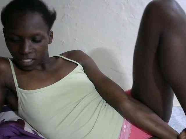 PrettyOne1 Live Webcam on BongaCams