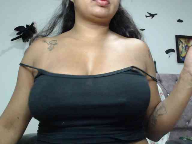 Chalohottt Live Webcam on BongaCams