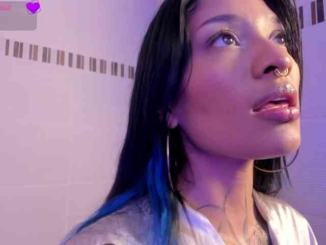 Niicole-Monet webcam