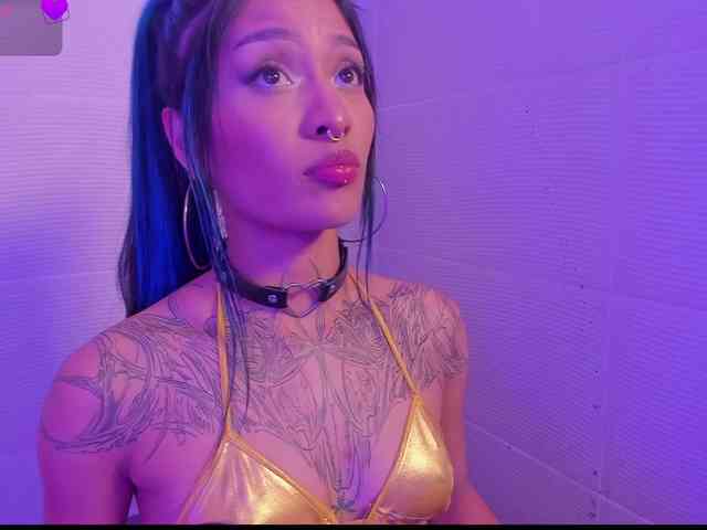 Niicole-Monet webcam