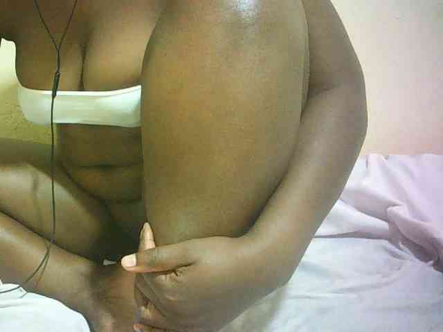 Hairy-ebony-couple webcam