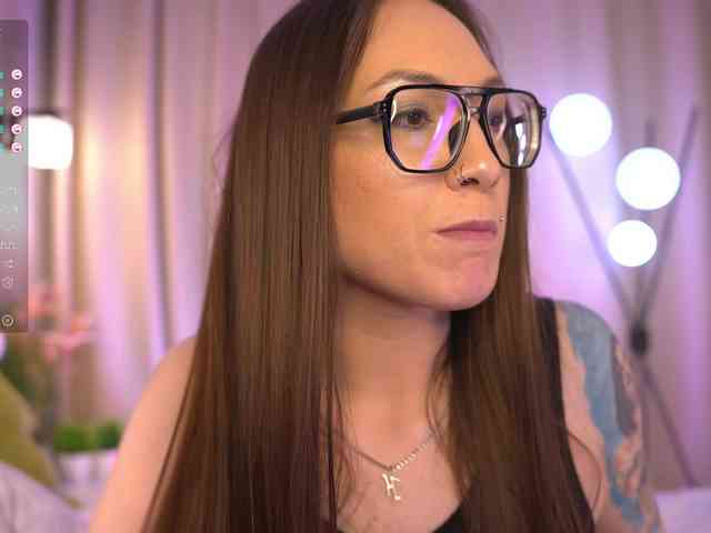 AliciaWood Live Webcam on BongaCams