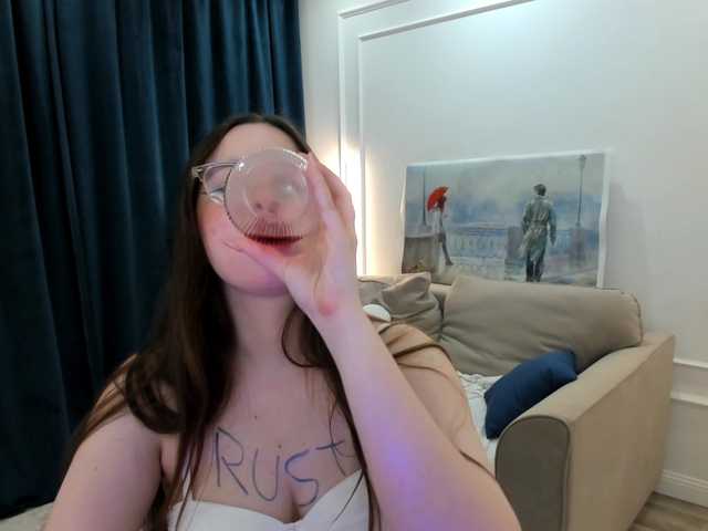 HoneyGlow's BongaCams show and profile