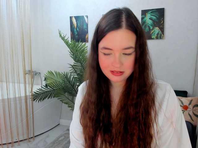 HoneyGlow's BongaCams show and profile