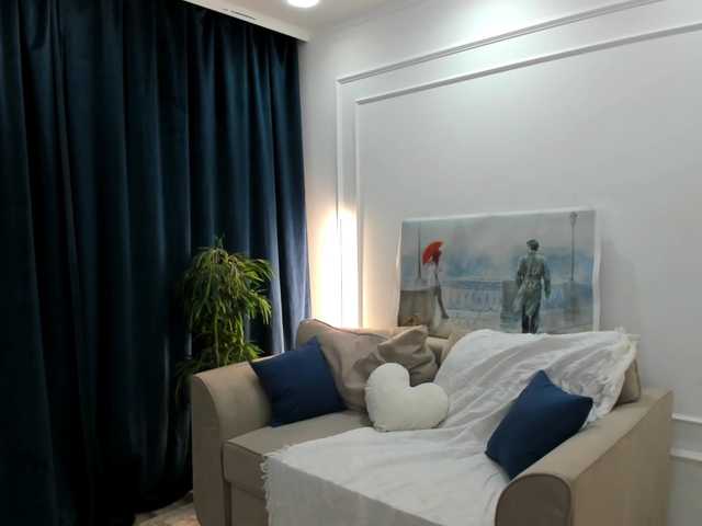 HoneyGlow's BongaCams show and profile