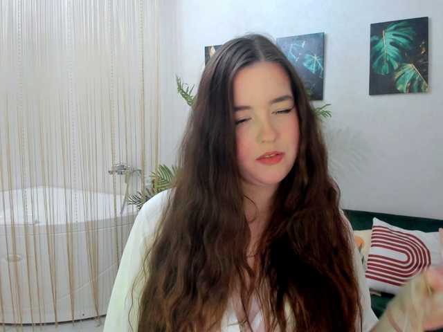 HoneyGlow's BongaCams show and profile