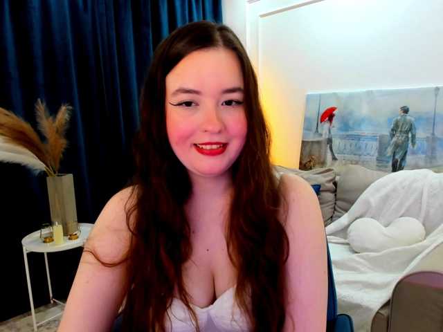 HoneyGlow's BongaCams show and profile